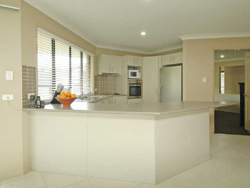 27 Bimberi Row, Pacific Pines QLD 4211