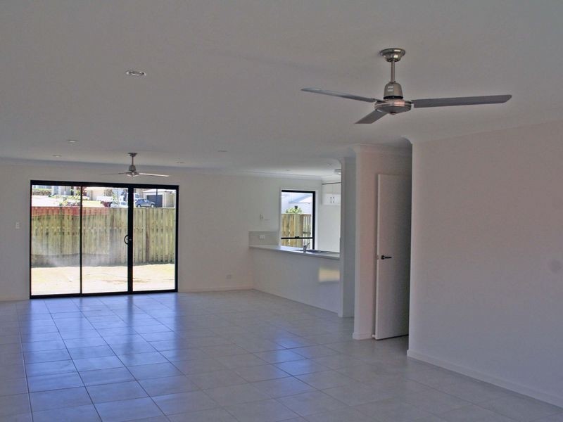 1/15 Barradeen Circuit, Pacific Pines QLD 4211