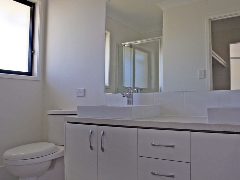 1/15 Barradeen Circuit, Pacific Pines QLD 4211