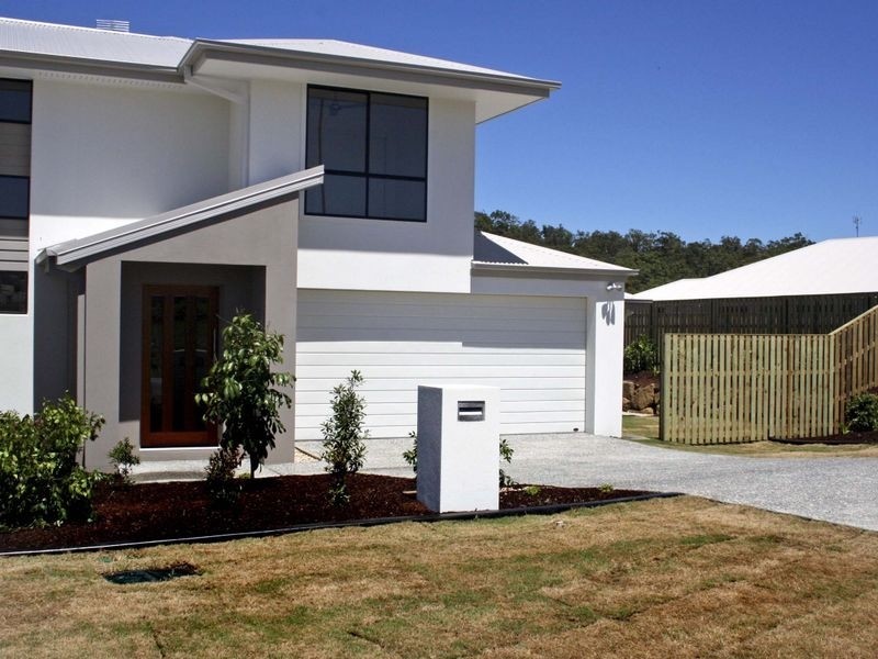 2/1 Barradeen Circuit, Pacific Pines QLD 4211