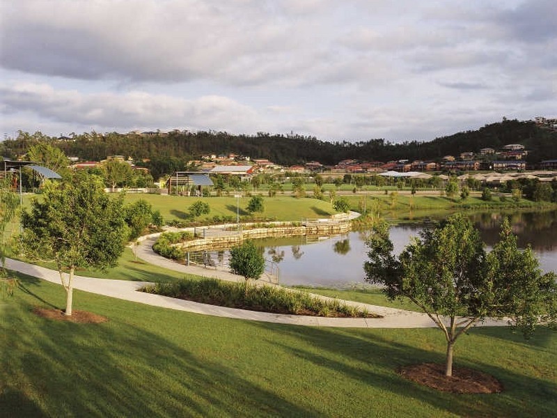 2/1 Barradeen Circuit, Pacific Pines QLD 4211