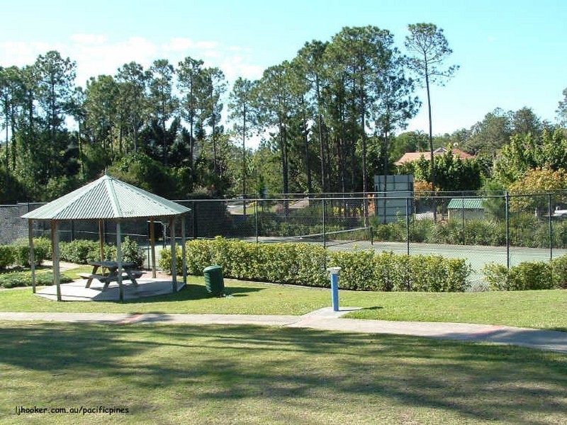 2/1 Barradeen Circuit, Pacific Pines QLD 4211