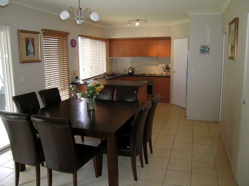 5 Napier Court, Pacific Pines QLD 4211