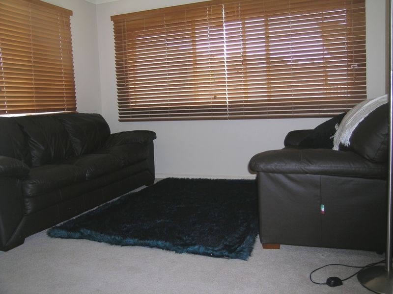 5 Napier Court, Pacific Pines QLD 4211