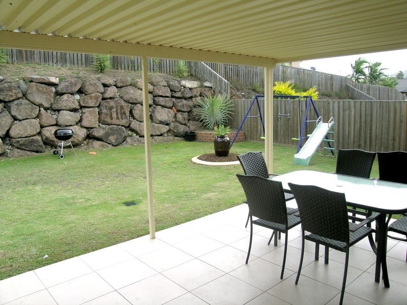 5 Napier Court, Pacific Pines QLD 4211