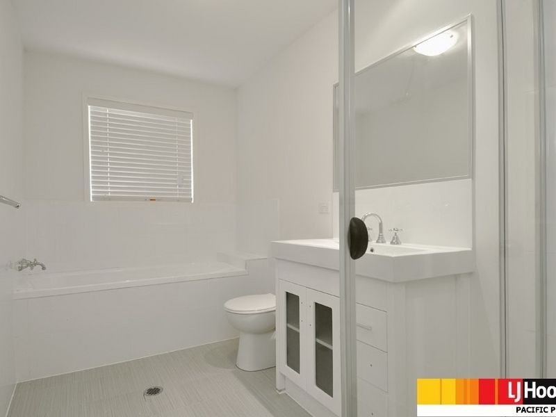 1 Elkins Street, Pacific Pines QLD 4211