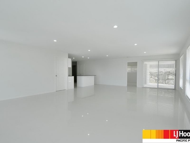 1 Elkins Street, Pacific Pines QLD 4211