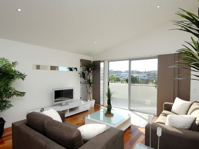 61 Laughlen Chase, Pacific Pines QLD 4211