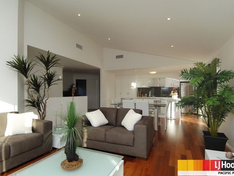 61 Laughlen Chase, Pacific Pines QLD 4211