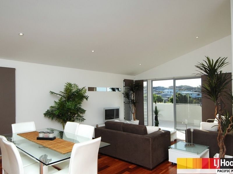 61 Laughlen Chase, Pacific Pines QLD 4211