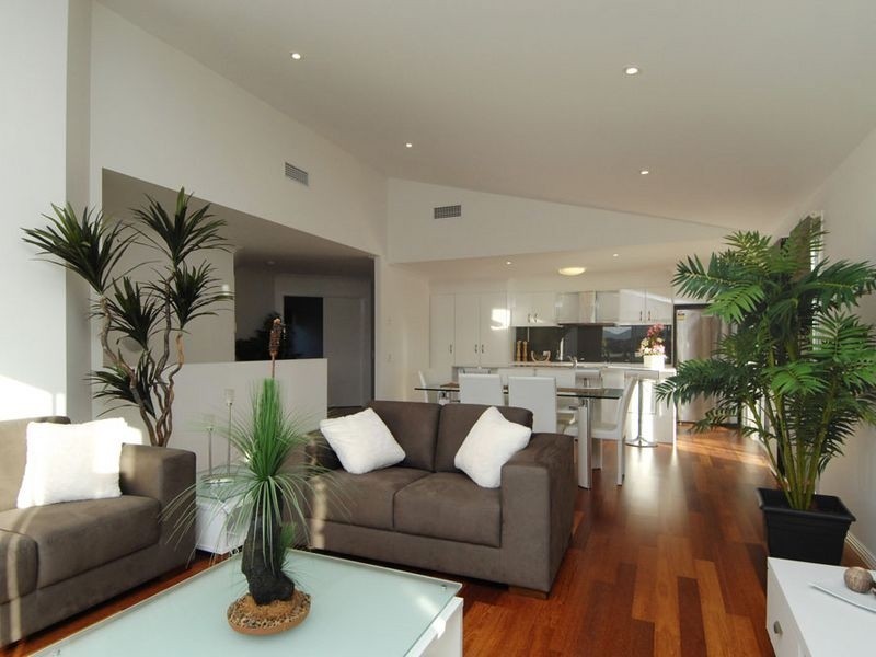 61 Laughlen Chase, Pacific Pines QLD 4211