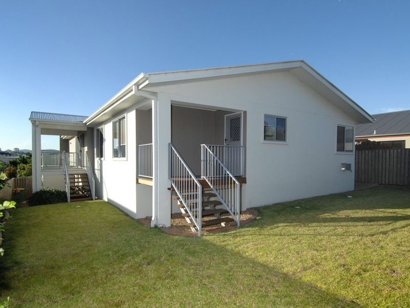 61 Laughlen Chase, Pacific Pines QLD 4211