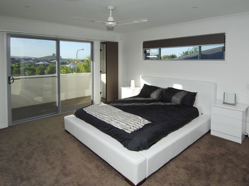 61 Laughlen Chase, Pacific Pines QLD 4211