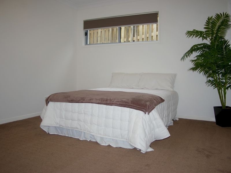 61 Laughlen Chase, Pacific Pines QLD 4211