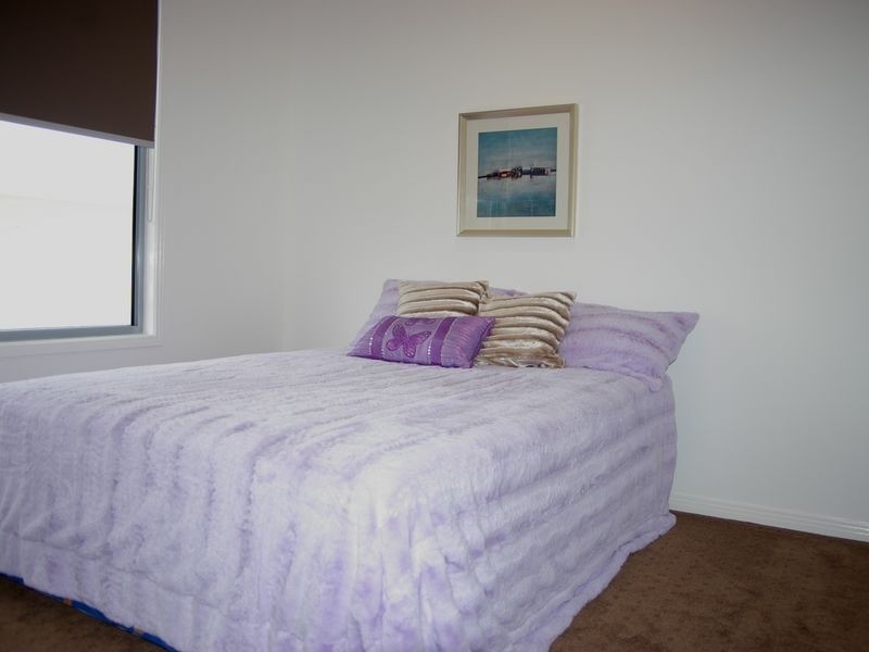 61 Laughlen Chase, Pacific Pines QLD 4211