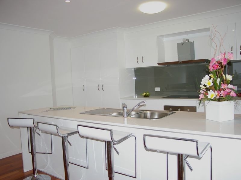 61 Laughlen Chase, Pacific Pines QLD 4211