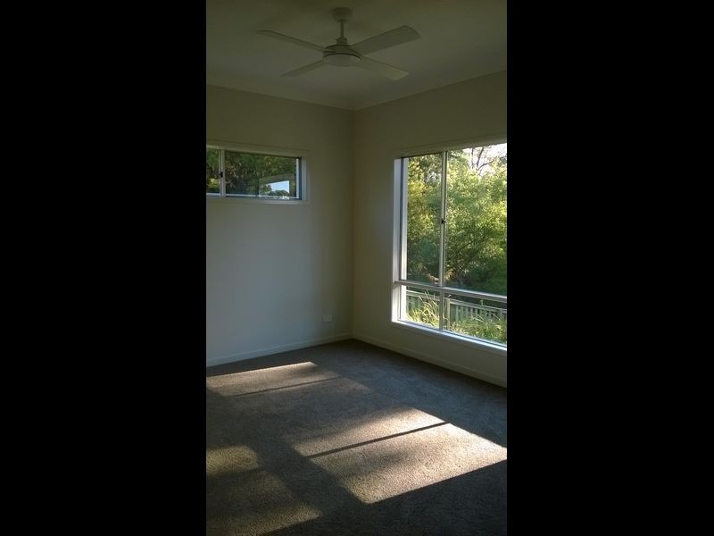 15 Barrington Street, Pacific Pines QLD 4211