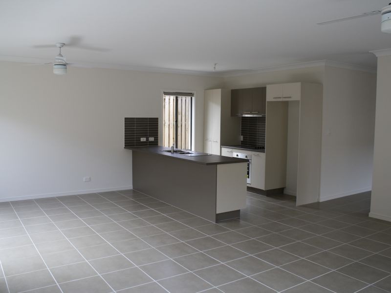 25 Barradeen Circuit, Pacific Pines QLD 4211