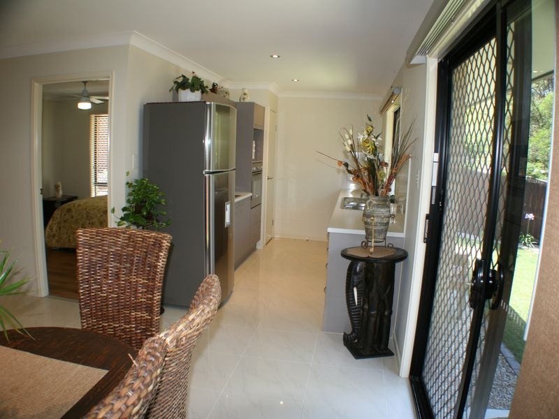1/16 Penrhyn Street, Pacific Pines QLD 4211