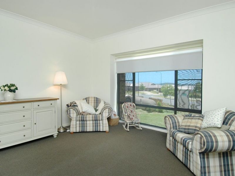 48 Lawley Crescent, Pacific Pines QLD 4211