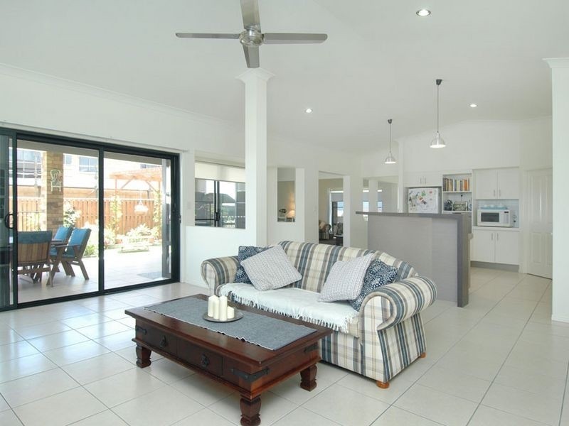 48 Lawley Crescent, Pacific Pines QLD 4211