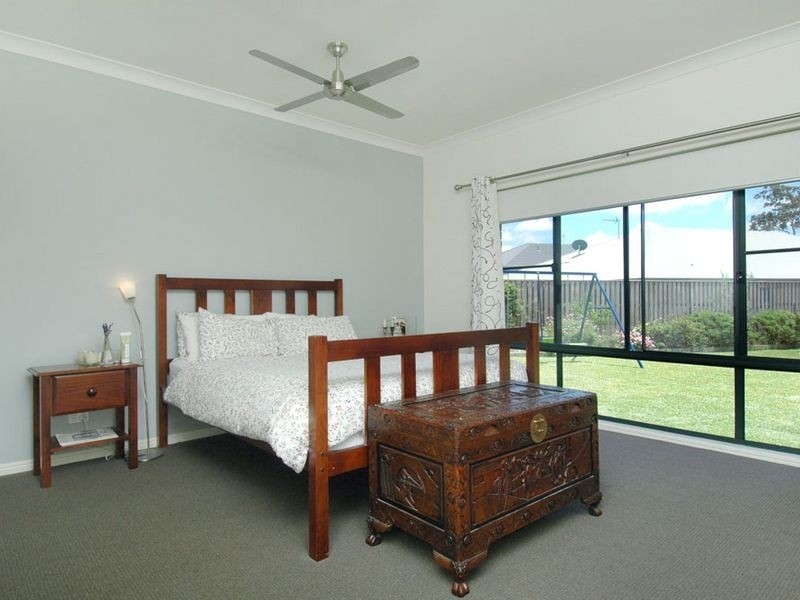 48 Lawley Crescent, Pacific Pines QLD 4211