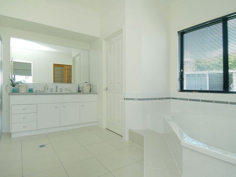 48 Lawley Crescent, Pacific Pines QLD 4211