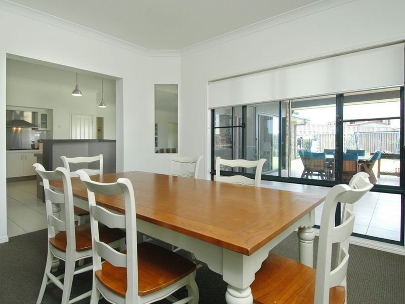 48 Lawley Crescent, Pacific Pines QLD 4211