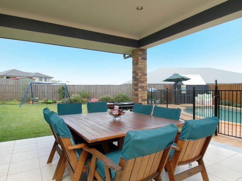 48 Lawley Crescent, Pacific Pines QLD 4211