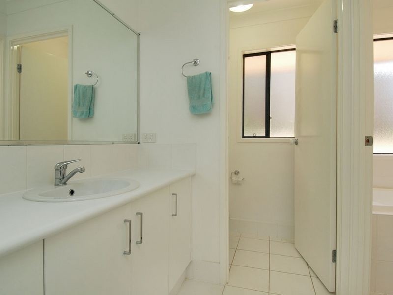 11 Buchanan Circuit, Pacific Pines QLD 4211