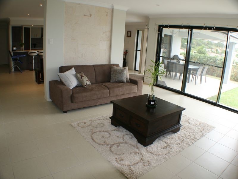 2 Cossington Circuit, Maudsland QLD 4210