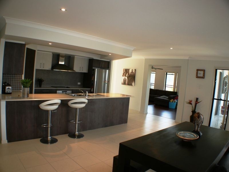 2 Cossington Circuit, Maudsland QLD 4210