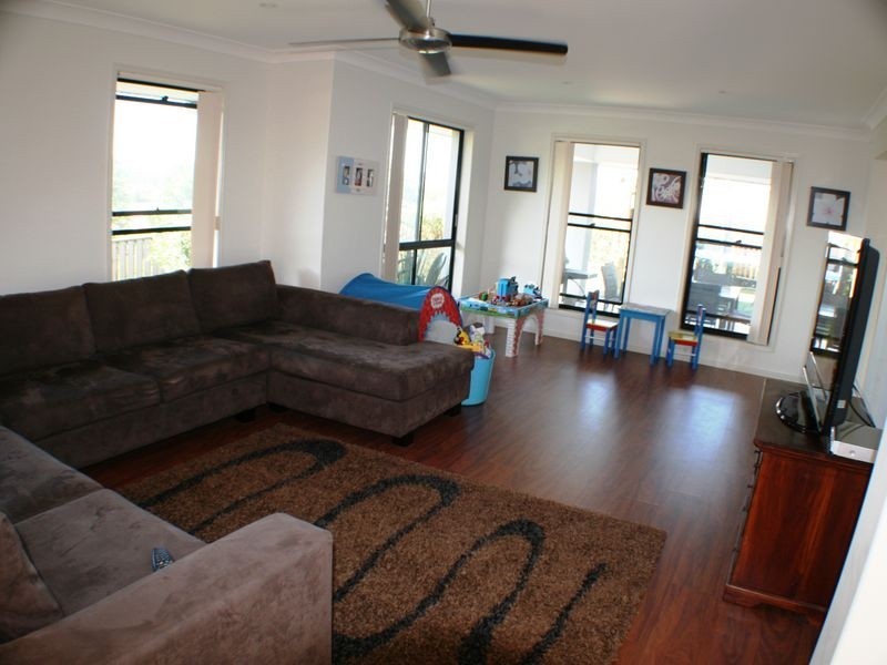 2 Cossington Circuit, Maudsland QLD 4210