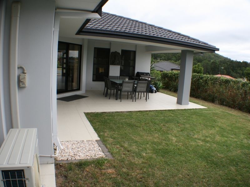 2 Cossington Circuit, Maudsland QLD 4210