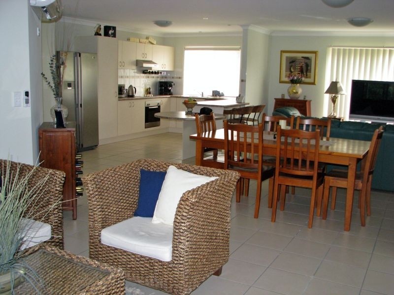 2/75 Buchanan Circuit, Pacific Pines QLD 4211