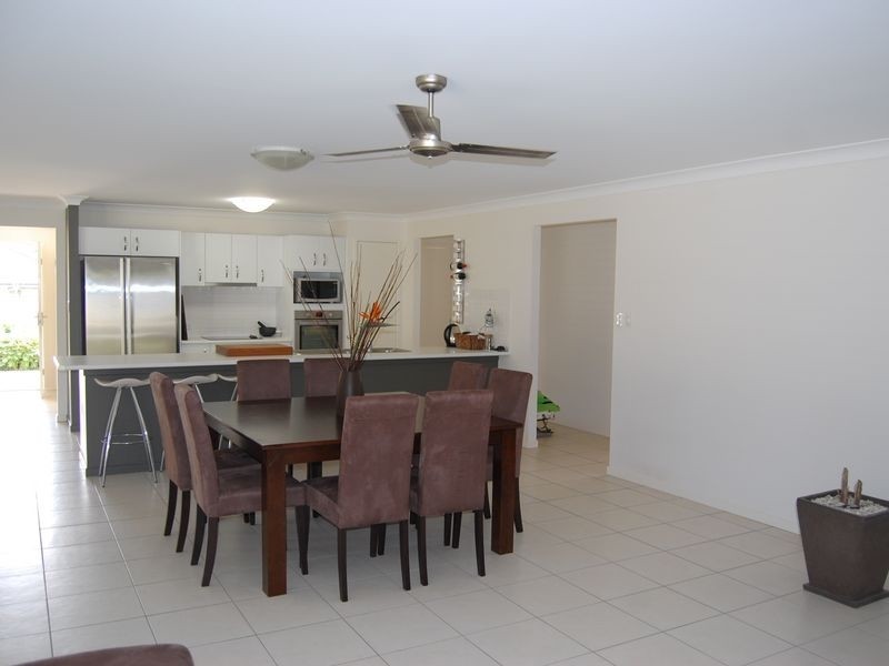 18 Govett Street, Pacific Pines QLD 4211