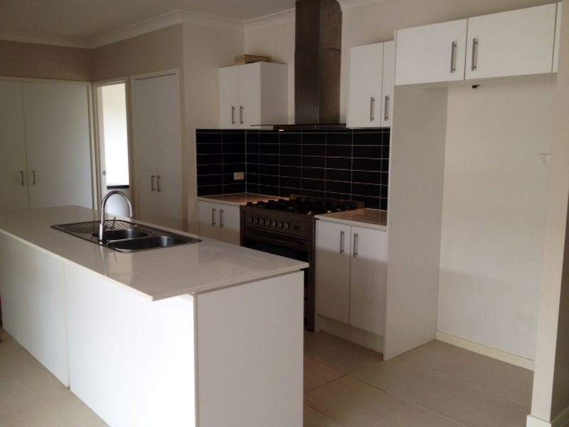 10 Argus Place, Pacific Pines QLD 4211