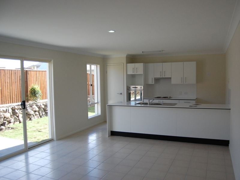 1/50 Lawley Street, Pacific Pines QLD 4211