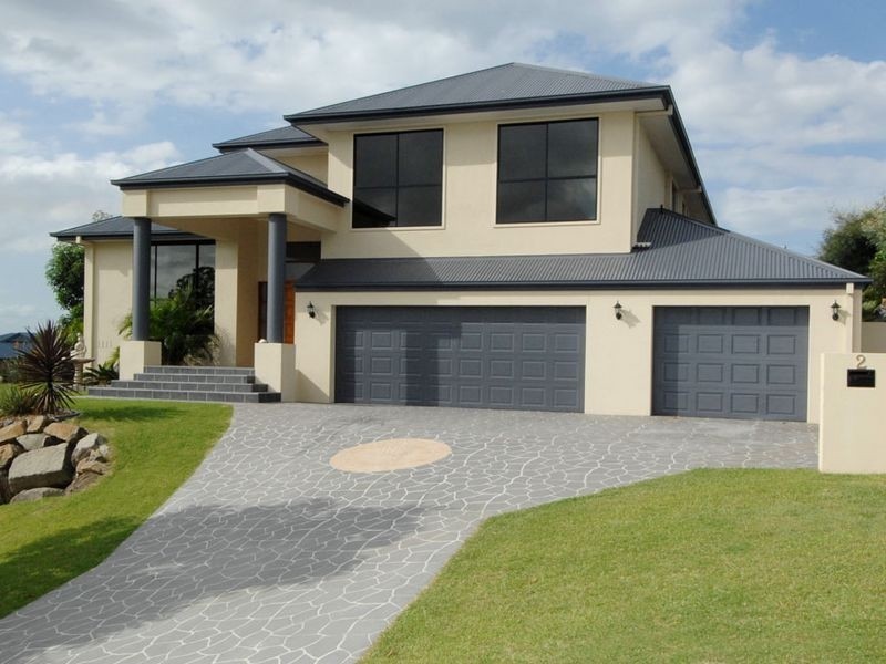 2 Welumba Close, Pacific Pines QLD 4211