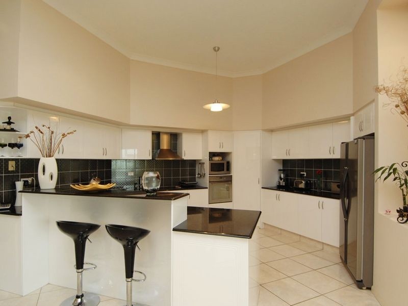 2 Welumba Close, Pacific Pines QLD 4211