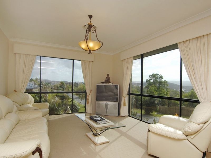 2 Welumba Close, Pacific Pines QLD 4211