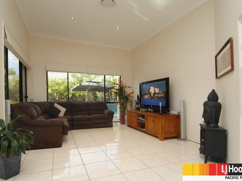 2 Welumba Close, Pacific Pines QLD 4211