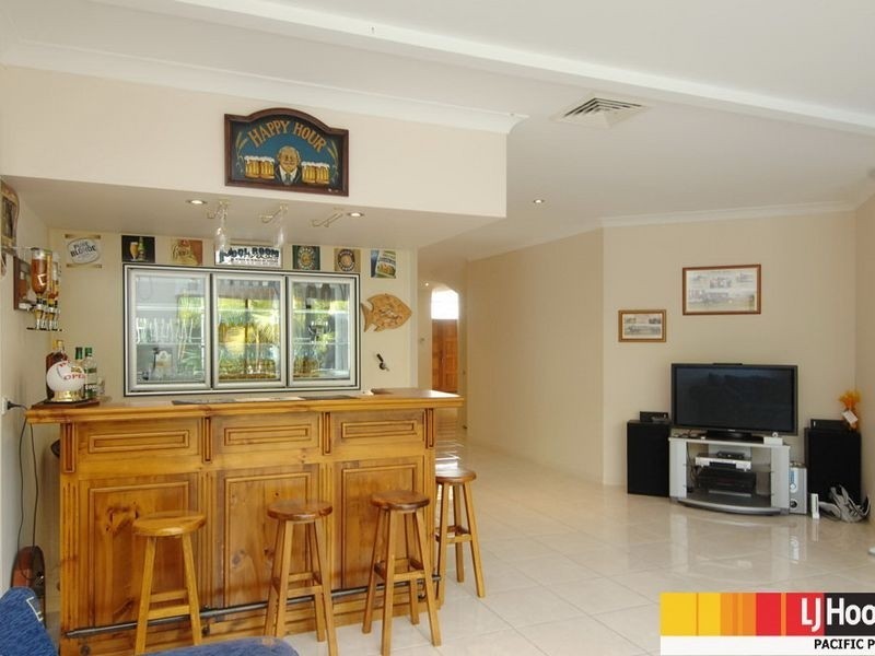2 Welumba Close, Pacific Pines QLD 4211