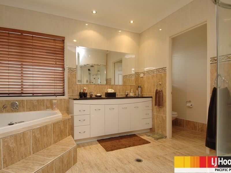 2 Welumba Close, Pacific Pines QLD 4211