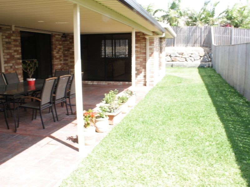4 Sylvia Close, Pacific Pines QLD 4211