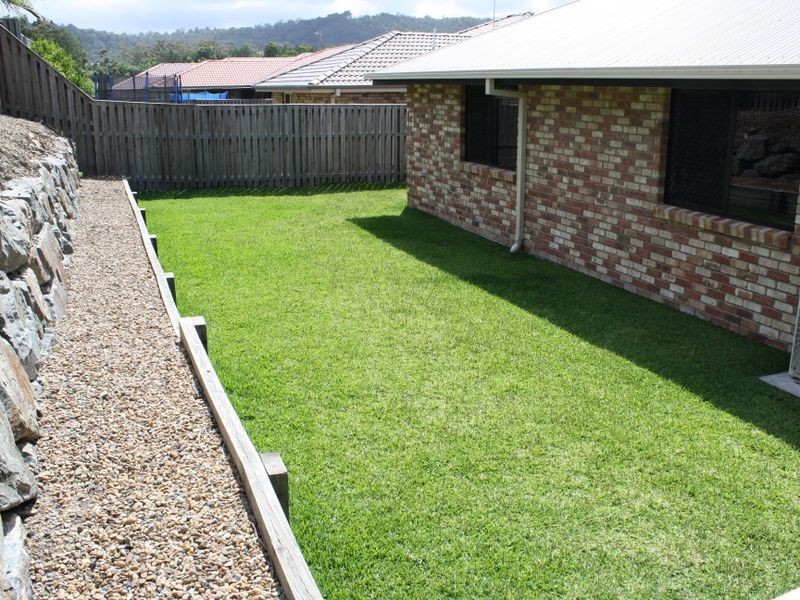 4 Sylvia Close, Pacific Pines QLD 4211
