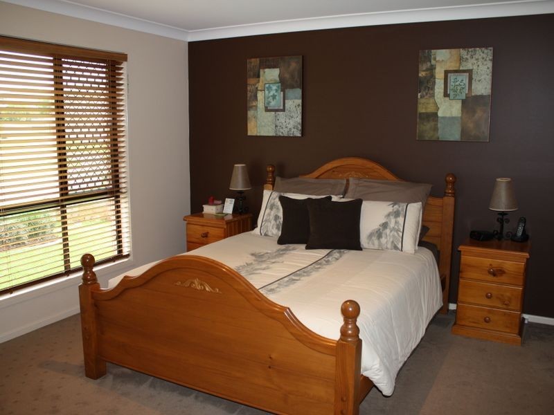 4 Sylvia Close, Pacific Pines QLD 4211