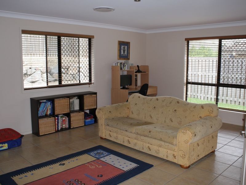 4 Sylvia Close, Pacific Pines QLD 4211