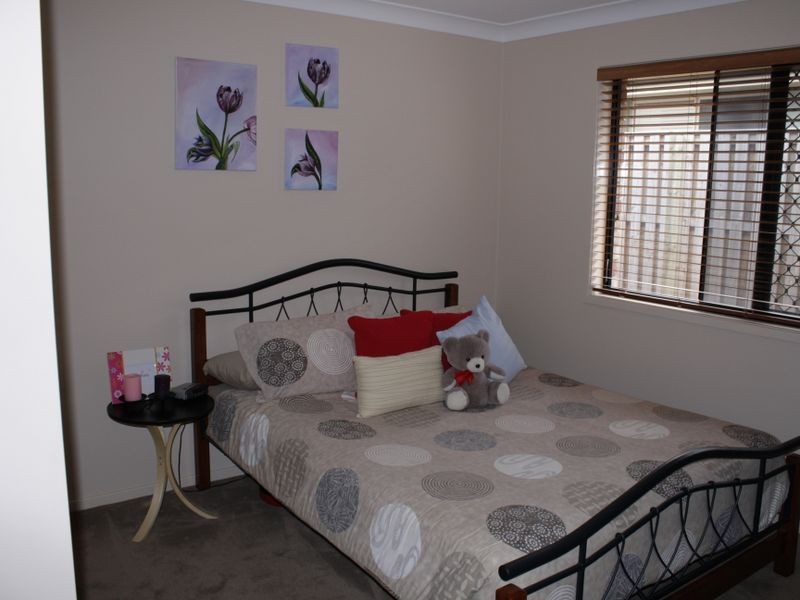 4 Sylvia Close, Pacific Pines QLD 4211