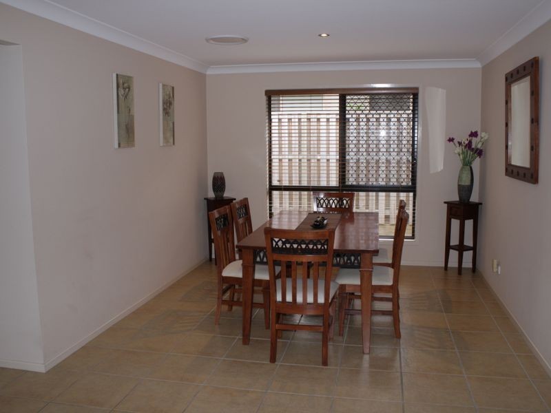 4 Sylvia Close, Pacific Pines QLD 4211
